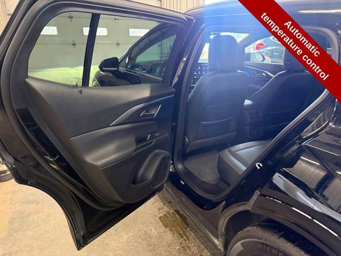 Used 2024 Chevrolet Equinox EV LT FWD image 33