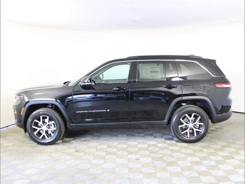 New 2025 Jeep Grand Cherokee Limited w/ Luxury Tech Group II image 2