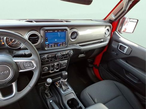 Used 2023 Jeep Gladiator Overland AWD/4WD image 19