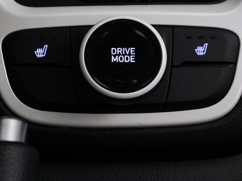 Certified 2025 Hyundai Venue Limited image 38