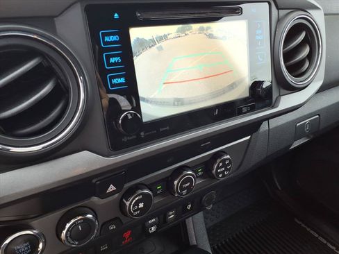 Used 2019 Toyota Tacoma TRD Off-Road AWD/4WD image 37