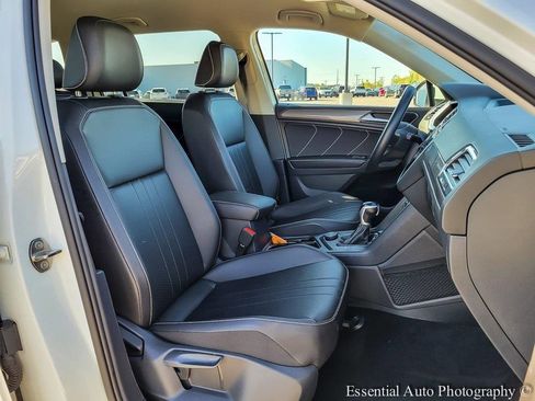 Used 2022 Volkswagen Tiguan SE image 32