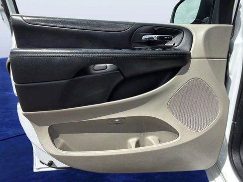 Used 2019 Dodge Grand Caravan SE w/ UConnect Hands-Free Group FWD image 15