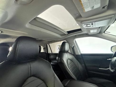 Used 2023 Toyota Highlander XLE AWD/4WD image 32