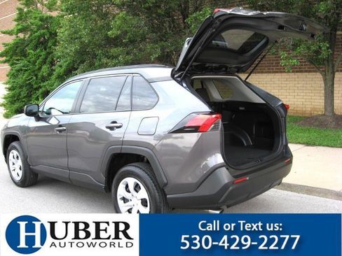 Used 2019 Toyota RAV4 LE FWD image 4