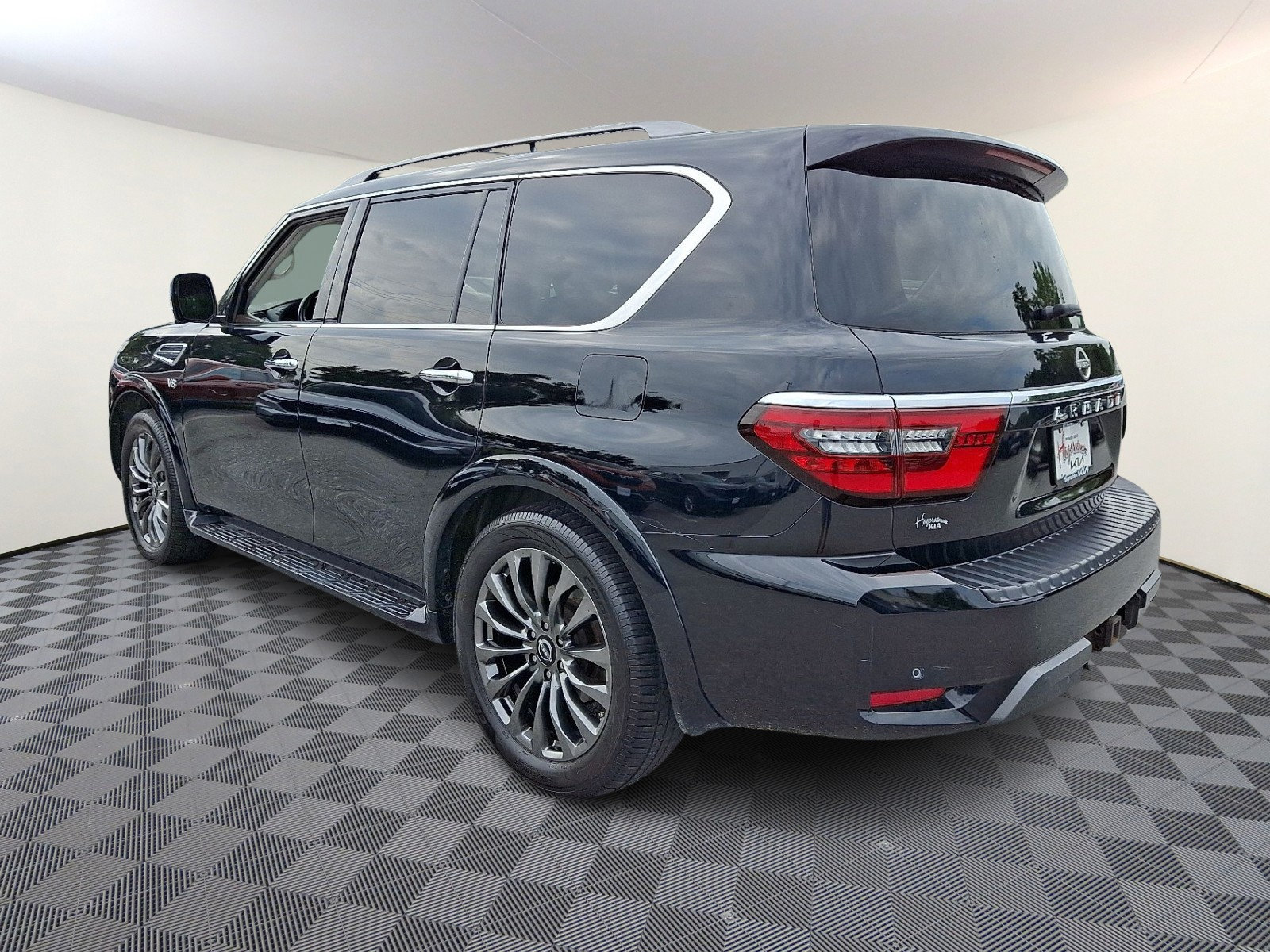 Used 2021 Nissan Armada Platinum w/ Captain's Chairs Package AWD/4WD image 4