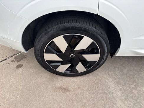 Certified 2025 Volvo XC60 T8 Plus w/ Protection Package Premier AWD/4WD image 13