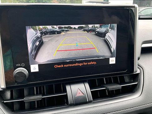 Used 2024 Toyota RAV4 XLE FWD image 20