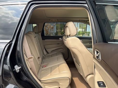 Used 2014 Jeep Grand Cherokee Overland w/ Advanced Technology Group AWD/4WD image 16