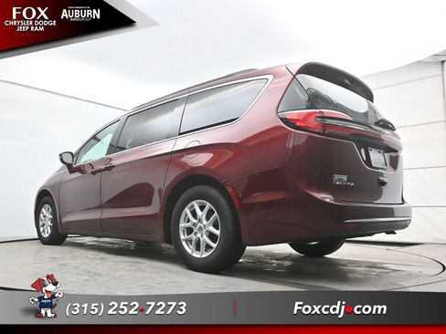 Used 2022 Chrysler Pacifica Touring-L image 20