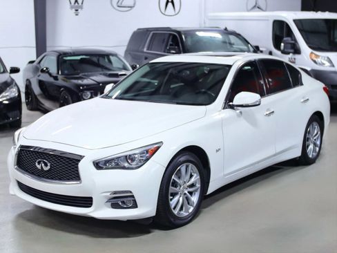Used 2017 INFINITI Q50 2.0t w/ Moonroof Package RWD image 6