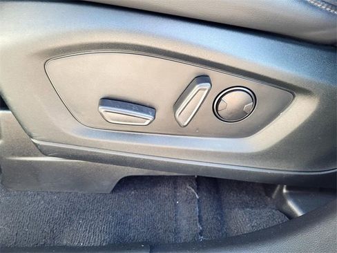 Certified 2022 Ford Explorer XLT w/ Equipment Group 202A image 10