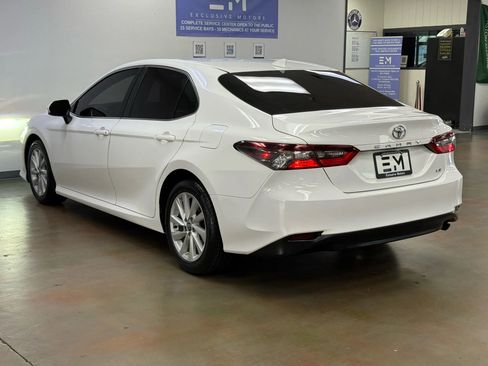 Used 2022 Toyota Camry LE image 5