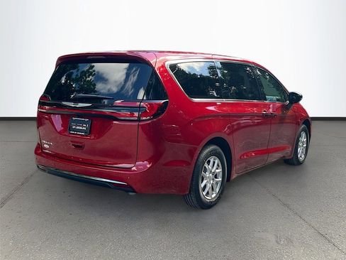 New 2026 Chrysler Pacifica Select image 10