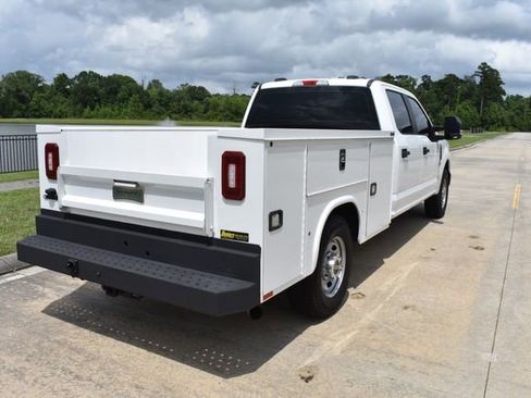 Used 2022 Ford F250 XL w/ Power Equipment Group RWD image 5
