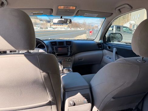 Used 2013 Toyota Highlander Plus image 16