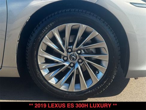 Used 2019 Lexus ES 300h w/ Accessory Package image 31