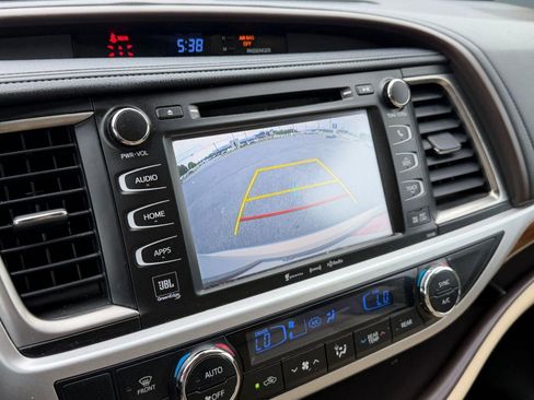 Used 2018 Toyota Highlander Limited AWD/4WD image 29
