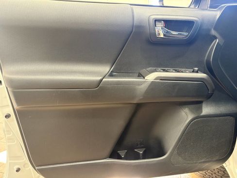 Used 2016 Toyota Tacoma TRD Sport w/ Towing Package image 20