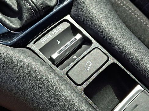 Used 2024 Honda HR-V LX image 23
