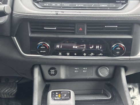 Used 2025 Nissan Rogue SV image 18