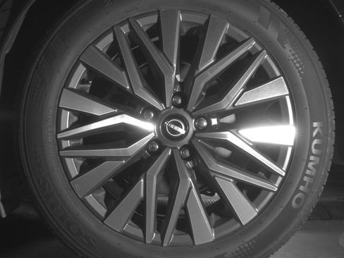 Used 2025 Nissan Altima 2.5 SV FWD image 13