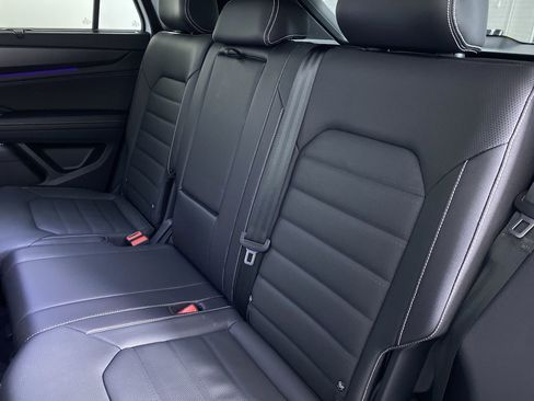 Used 2025 Volkswagen Atlas Cross Sport SEL R-Line image 14