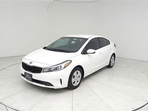 Used 2017 Kia Forte LX image 1