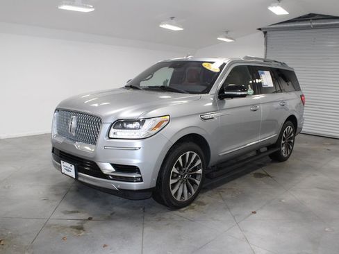 Used 2020 Lincoln Navigator Reserve image 4