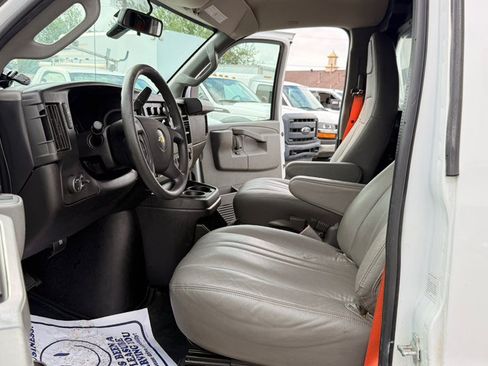 Used 2018 Chevrolet Express 2500 w/ Driver Convenience Package RWD image 26
