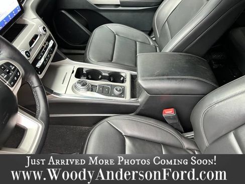 Used 2024 Ford Explorer XLT w/ Equipment Group 202A AWD/4WD image 15