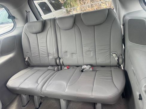 Used 2007 Hyundai Entourage GLS FWD image 19