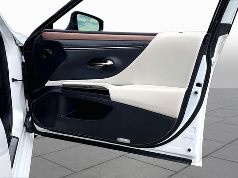 Certified 2025 Lexus ES 350 w/ Premium Package FWD image 23