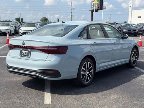 Used 2026 Volkswagen Jetta SE FWD image 5