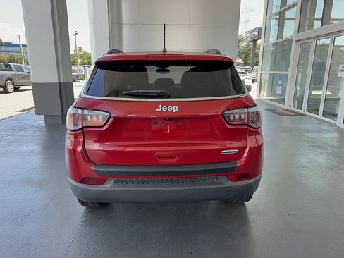 Used 2018 Jeep Compass Latitude FWD image 6