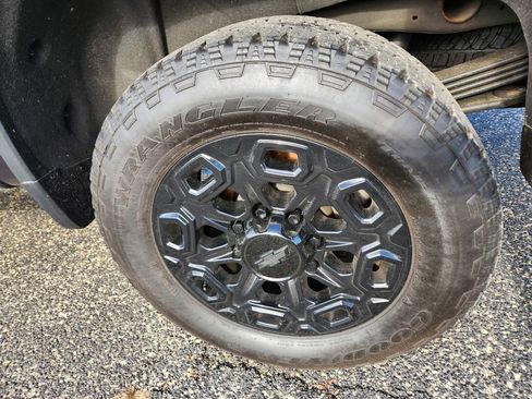 Used 2024 Chevrolet Silverado 2500 LTZ w/ LTZ Convenience Package image 48