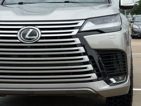 Used 2023 Lexus LX 600 4WD w/ Accessory Package (Z1) image 9