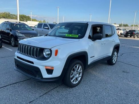 Used 2023 Jeep Renegade Latitude AWD/4WD image 3
