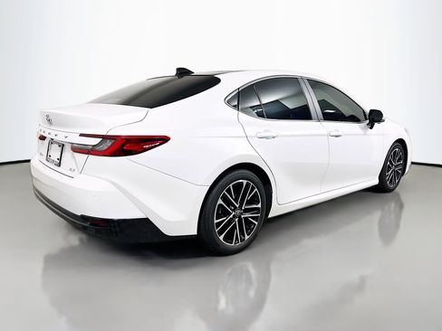Used 2025 Toyota Camry XLE w/ Premium Plus Package image 4