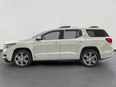 Used 2017 GMC Acadia Denali w/ Technology Package image 3