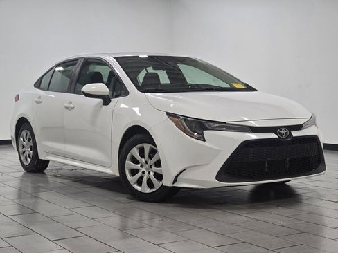 Used 2021 Toyota Corolla LE image 2