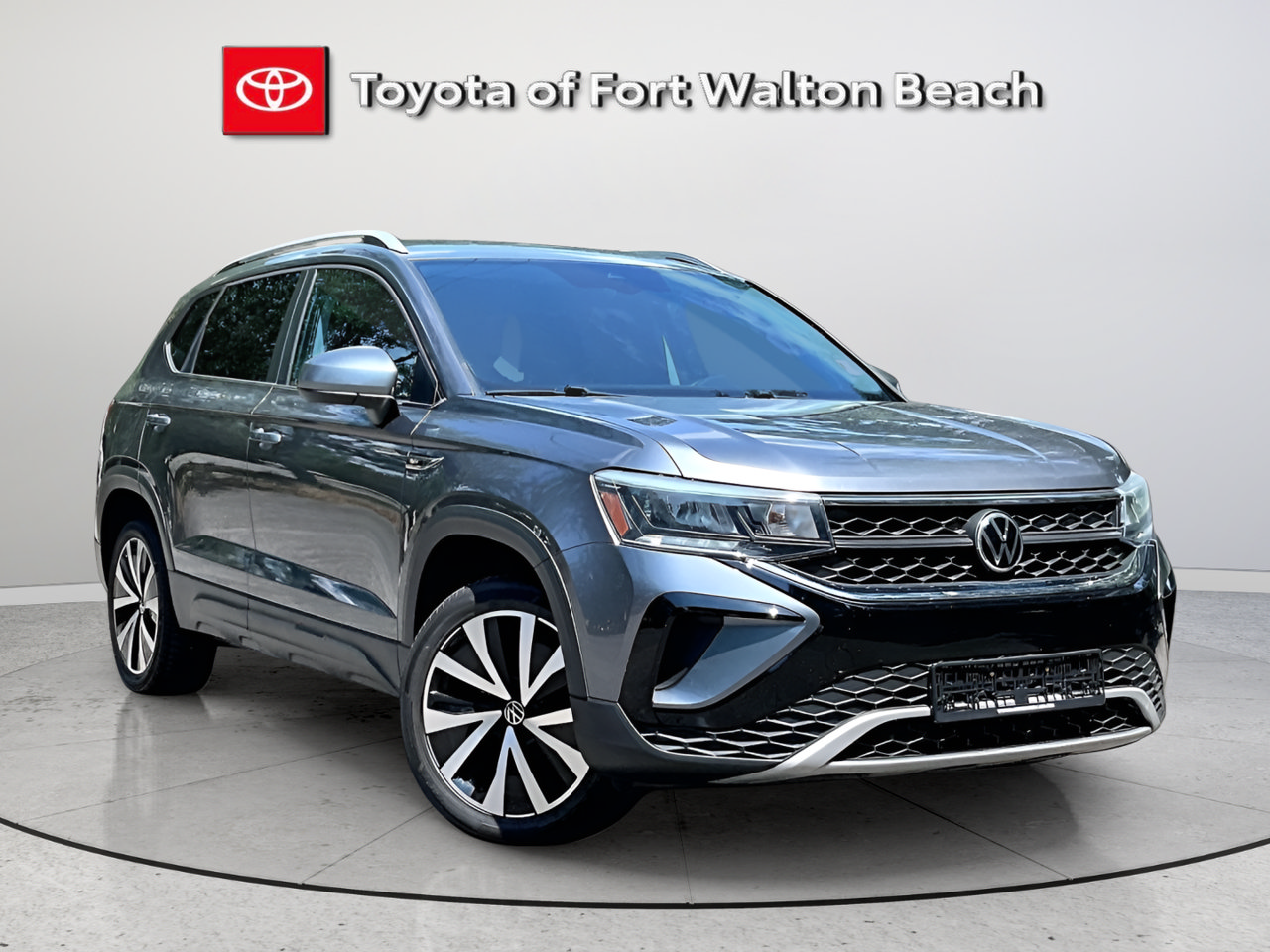 Used 2022 Volkswagen Taos SE w/ IQ.Drive SE Package FWD image 2