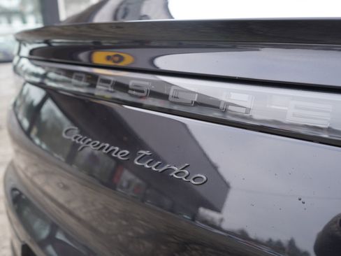 Used 2021 Porsche Cayenne Turbo image 99
