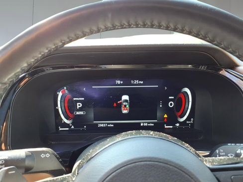 Used 2024 Nissan Pathfinder Platinum image 12