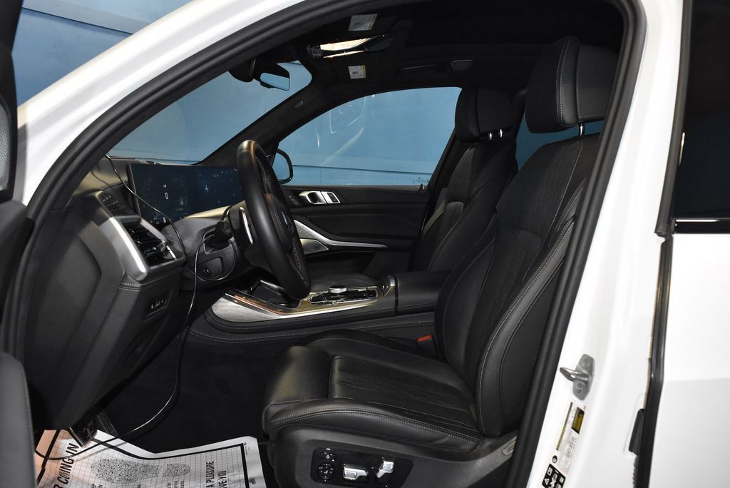 Used 2025 BMW X7 M60i AWD/4WD image 8