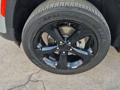 Used 2023 Jeep Grand Cherokee Altitude image 9