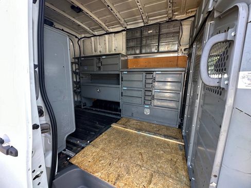 Used 2018 Nissan NV 2500 SV image 23