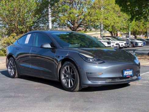Used 2021 Tesla Model 3 Standard Range Plus image 3