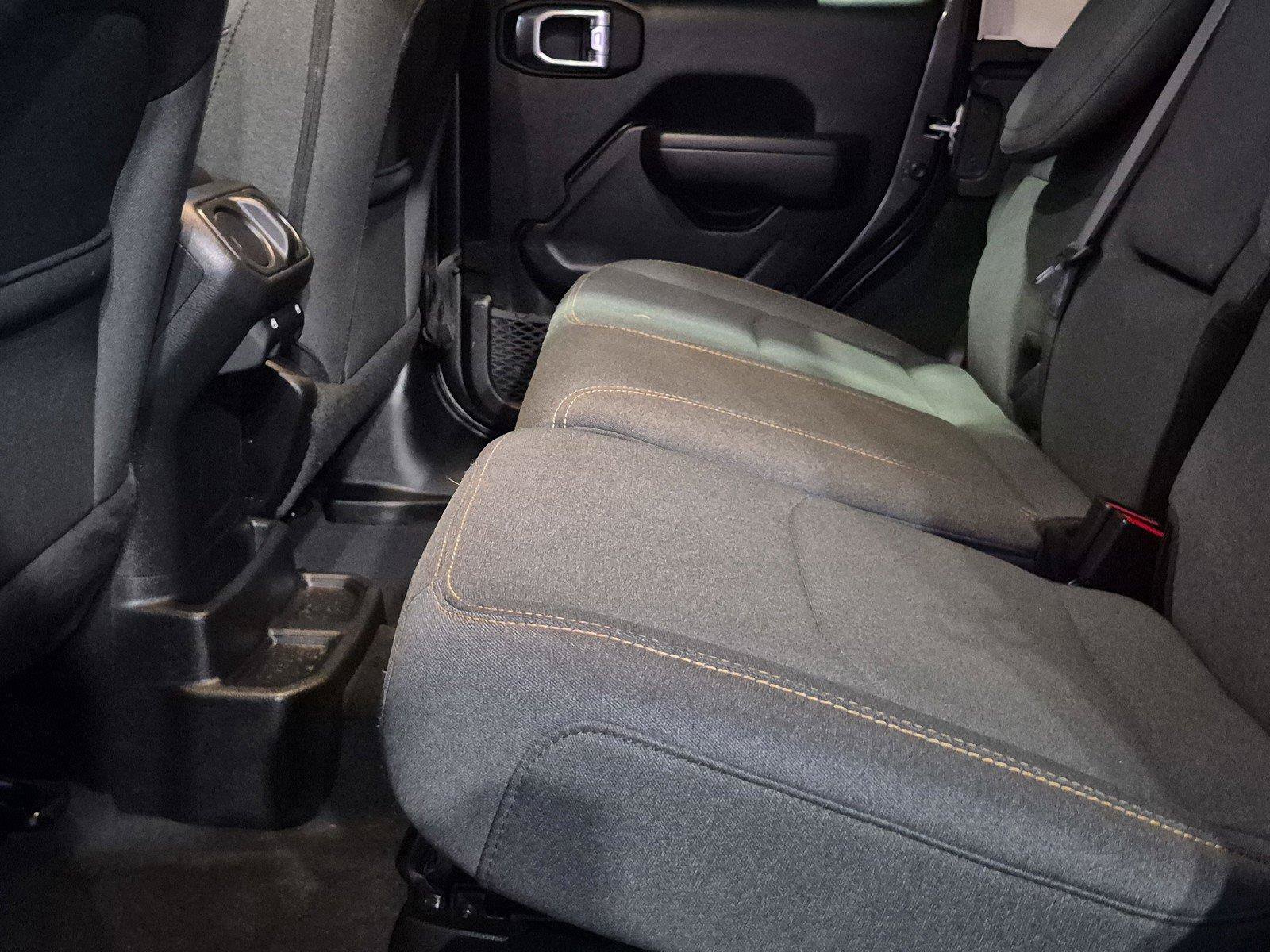 Used 2024 Jeep Wrangler Unlimited AWD/4WD image 16