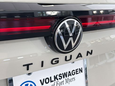 New 2026 Volkswagen Tiguan SE R-Line FWD image 34